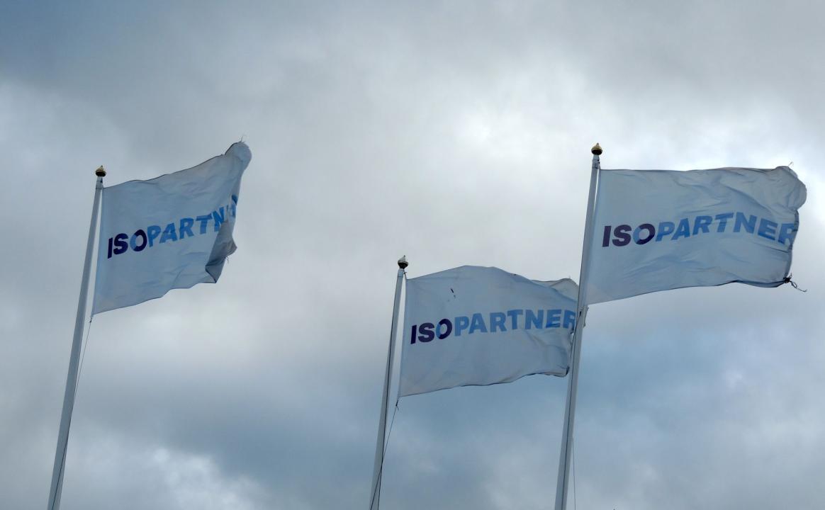 Isopartner flags